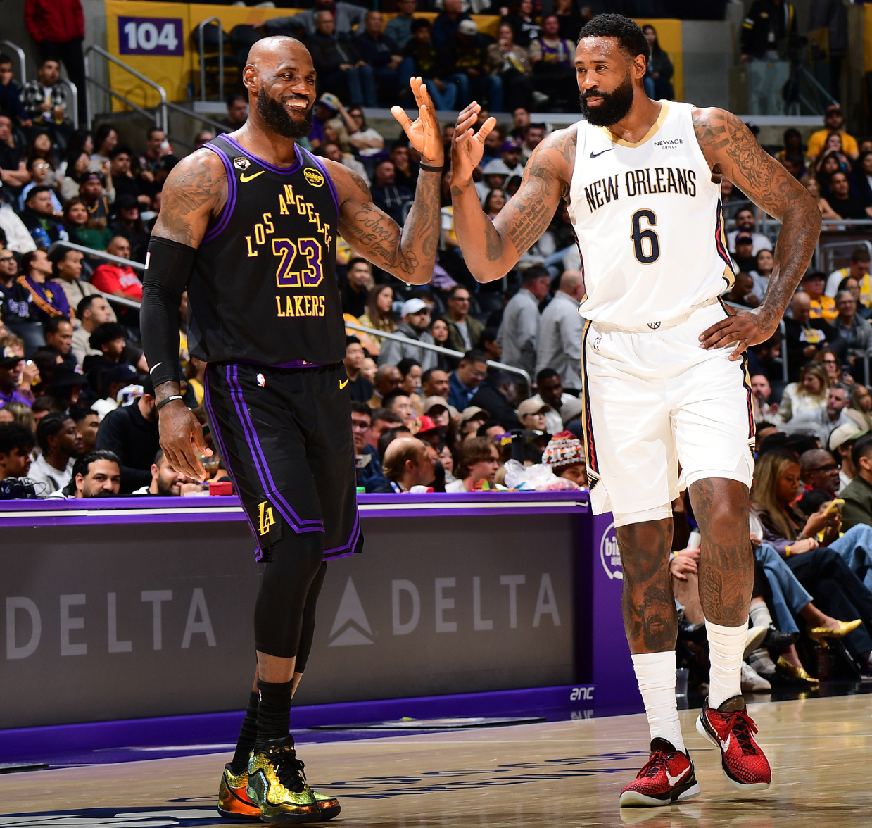 开云体育-轰21+7+7延续纪录！41岁詹皇助湖人取三连胜 放弃刷分一幕显格局